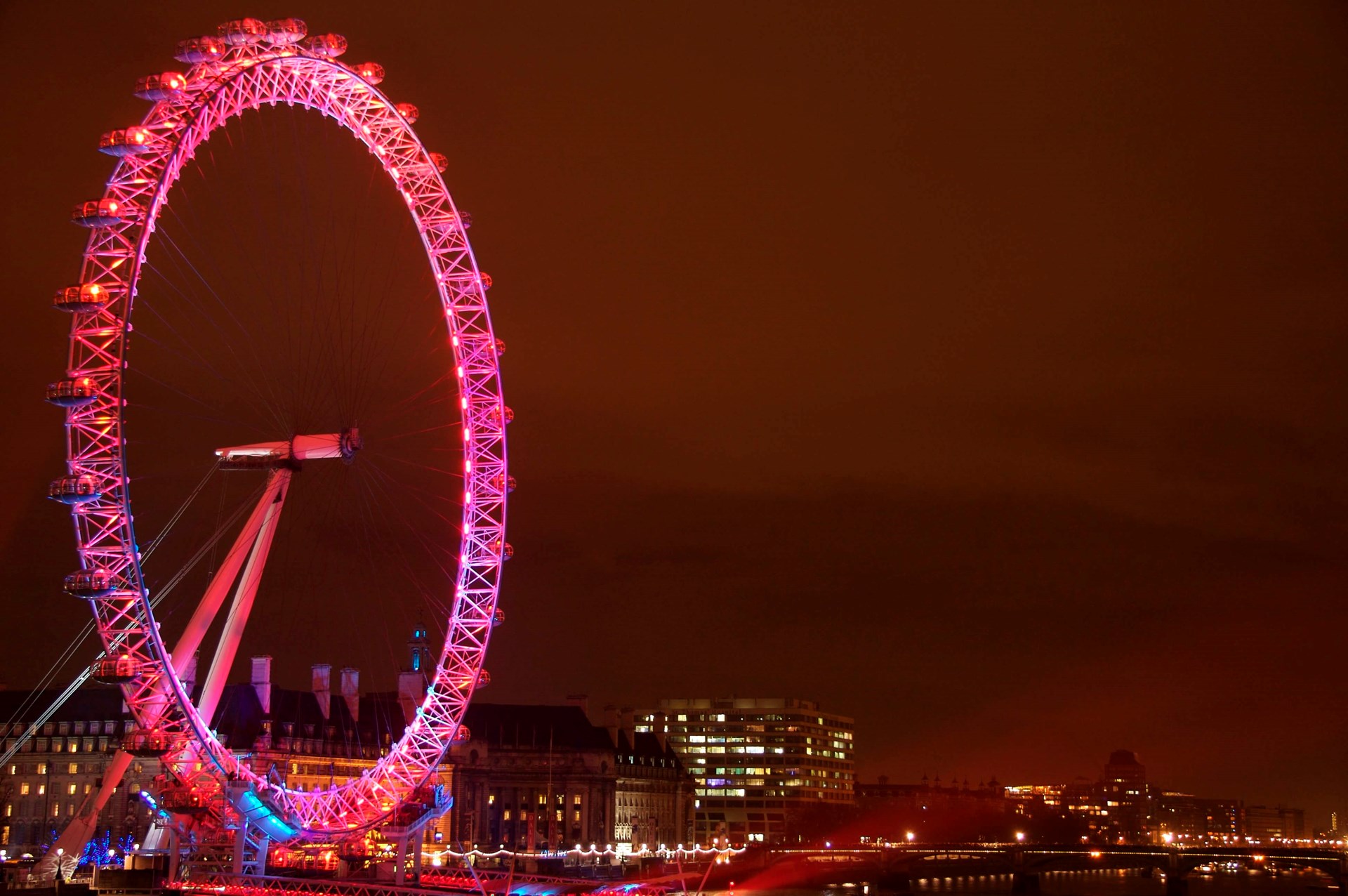sjælden Vær modløs ring Walk the Walk - London Eye lights up Pink for The MoonWalk London